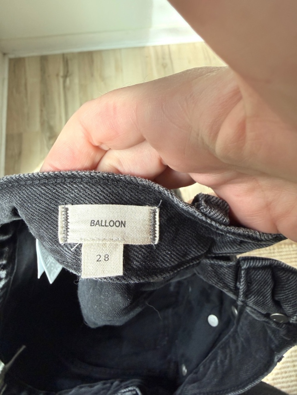 Madewell Balloon Jean in Noll Wash - 28 - Like New - Picture 5 of 9